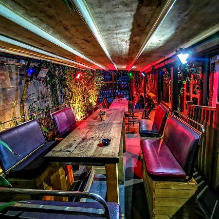 Ox Hotel, Bar, & Grill プール エクステリア 写真