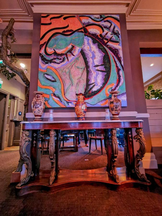 Ox Hotel, Bar, & Grill プール エクステリア 写真