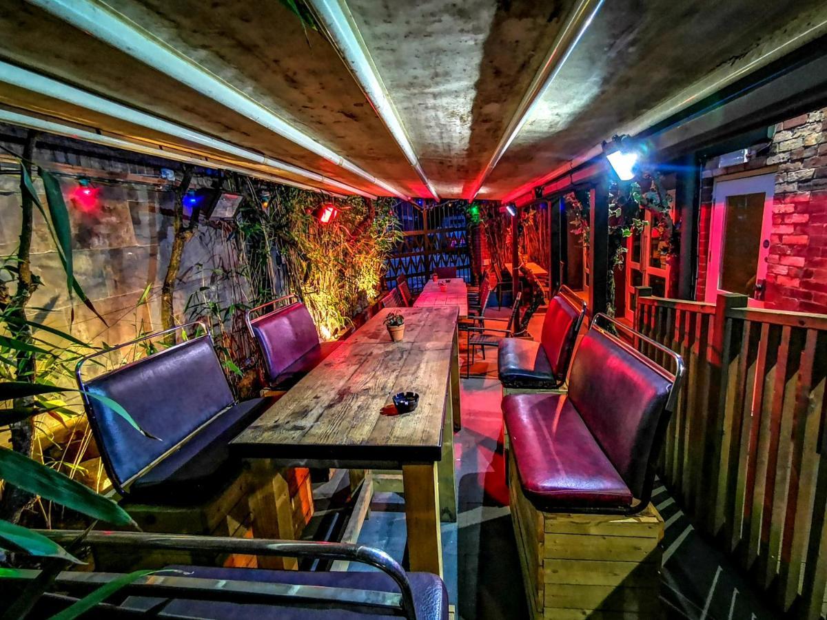 Ox Hotel, Bar, & Grill プール エクステリア 写真
