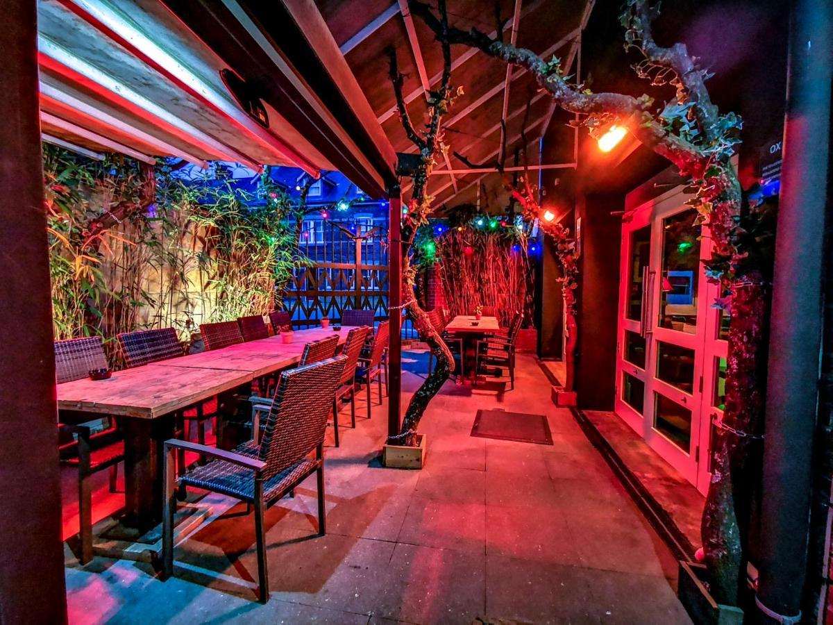 Ox Hotel, Bar, & Grill プール エクステリア 写真
