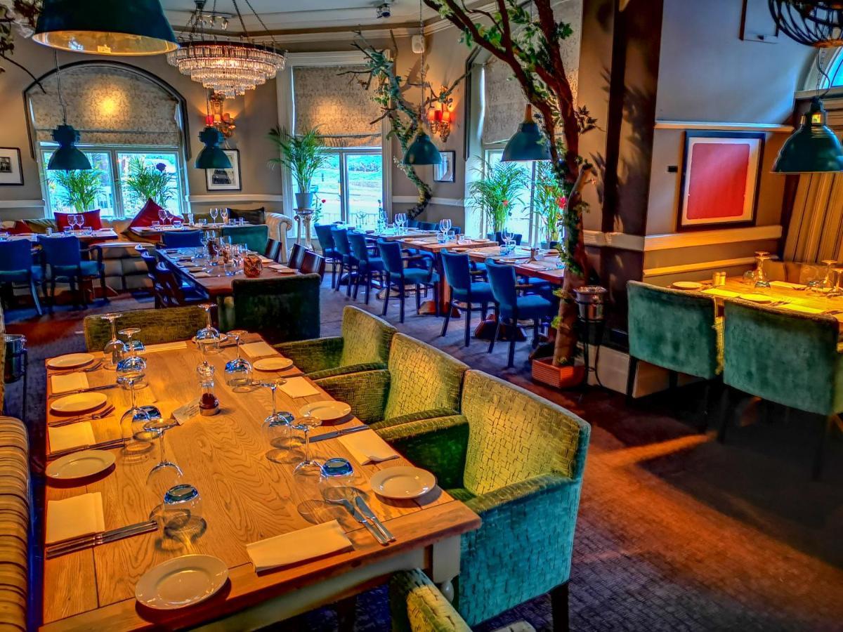 Ox Hotel, Bar, & Grill プール エクステリア 写真