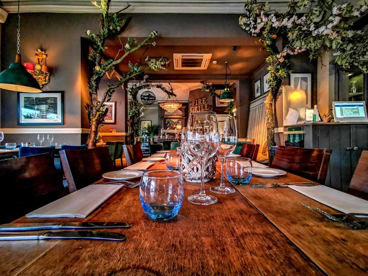 Ox Hotel, Bar, & Grill プール エクステリア 写真