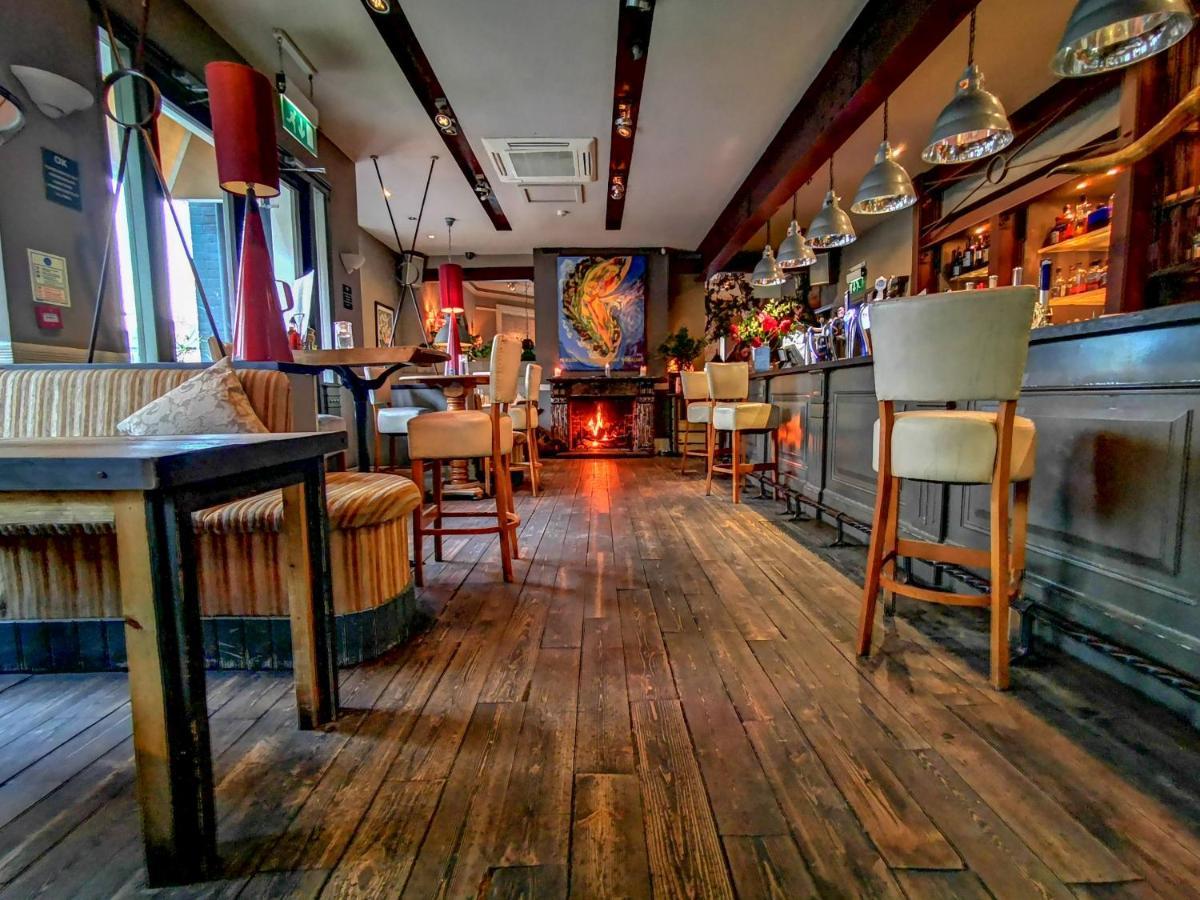 Ox Hotel, Bar, & Grill プール エクステリア 写真