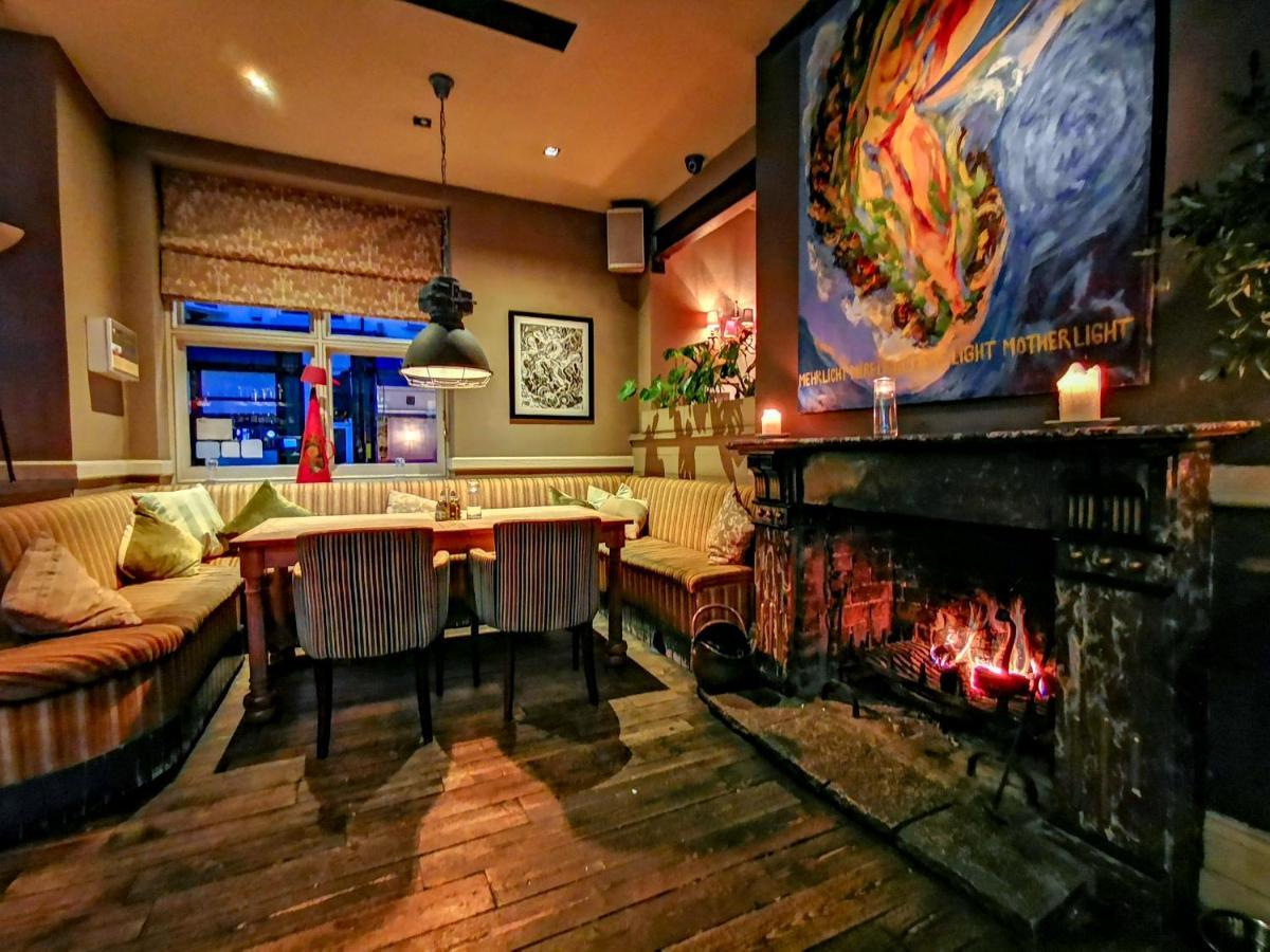 Ox Hotel, Bar, & Grill プール エクステリア 写真