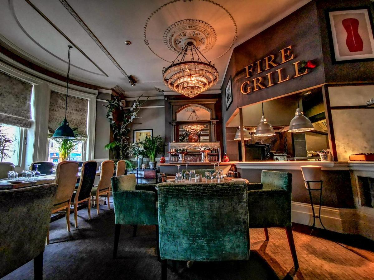 Ox Hotel, Bar, & Grill プール エクステリア 写真