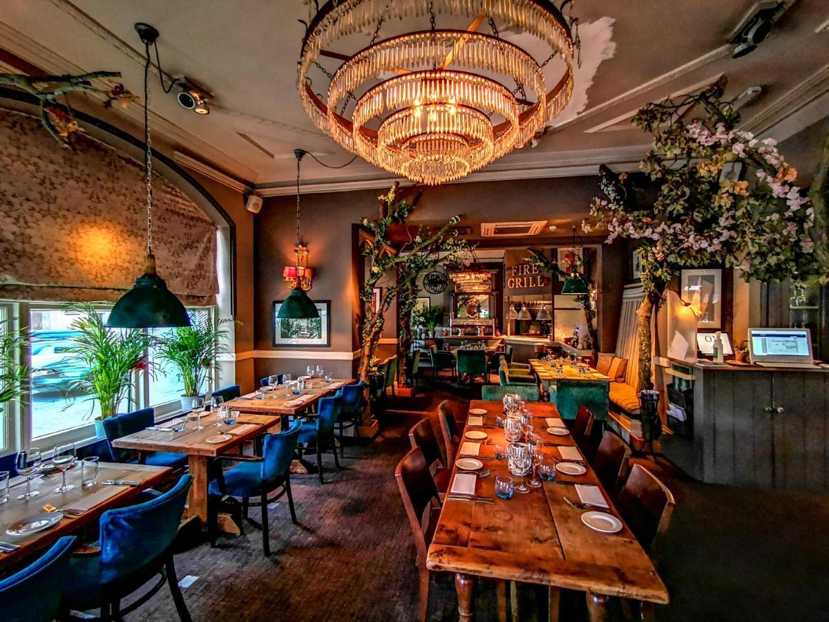 Ox Hotel, Bar, & Grill プール エクステリア 写真